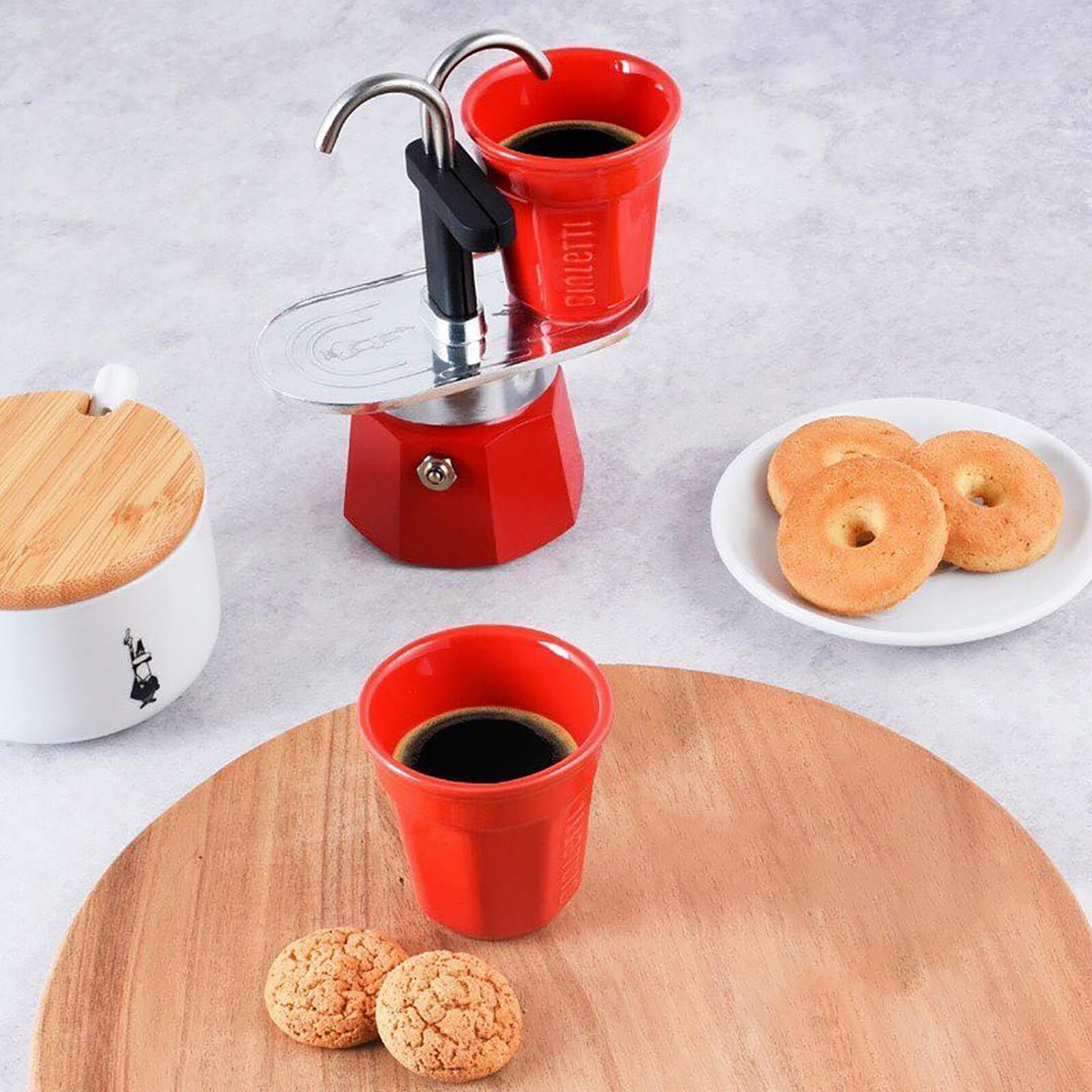 https://www.thedesigngiftshop.com/product_images/uploaded_images/bialetti-mini-express-red-cups-9-3.jpg